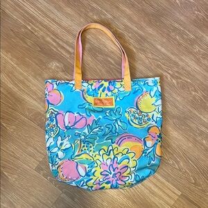 Lilly Pulitzer Blue and Pink Tropical Tote excellent condition. Measures 16x14